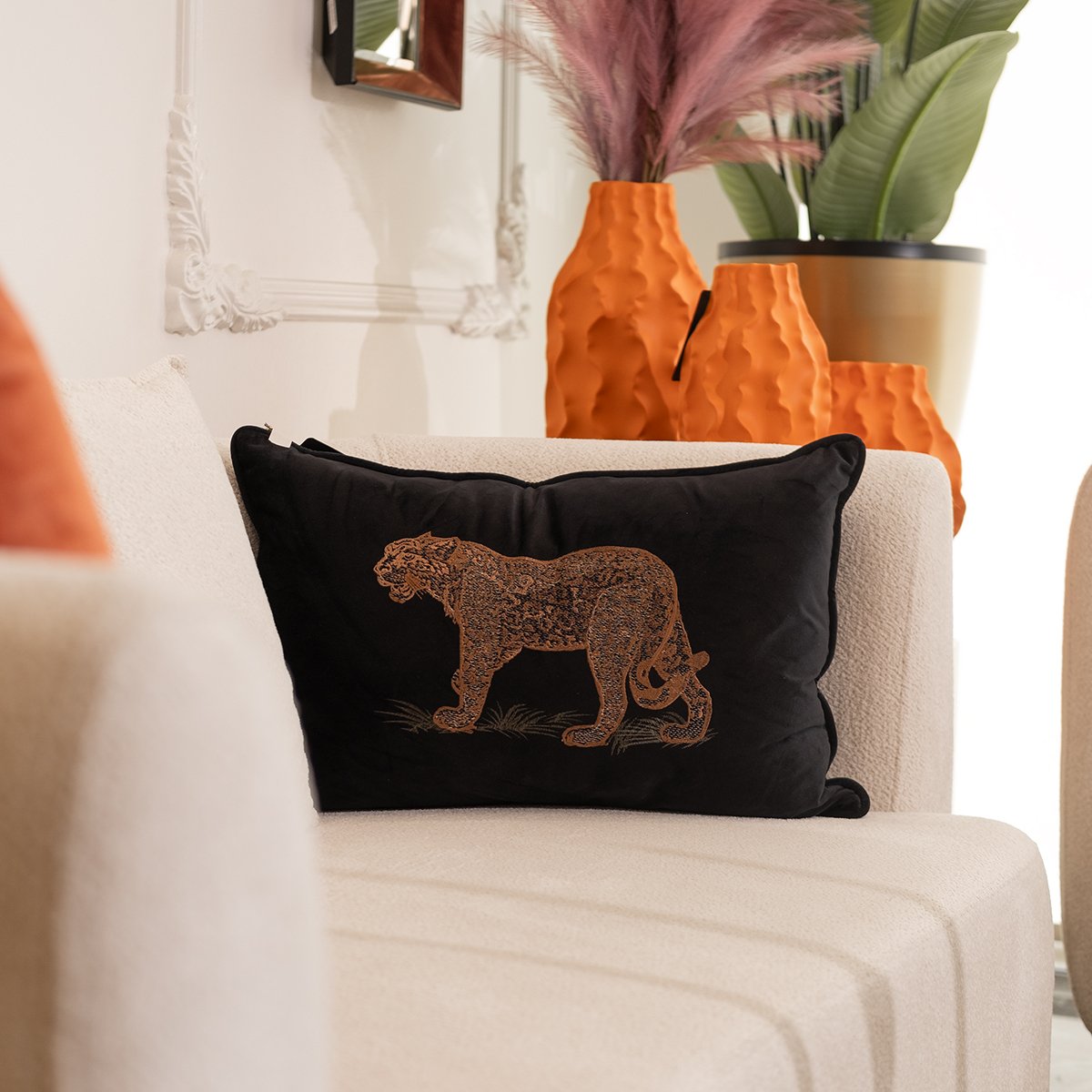 Leopar Nakışlı Siyah Yastık